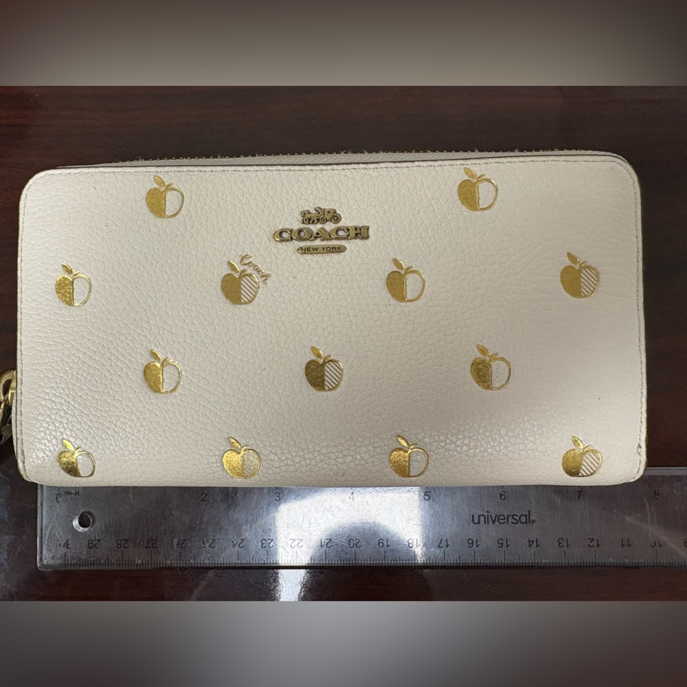 Coach Zip Around Wallet With APPLE Print Leather Accordion Chalk Gold 902